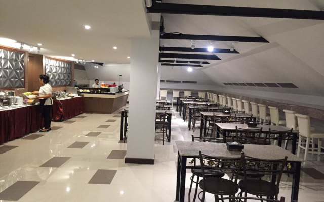 Leelawadee Resotel Raminthra 23