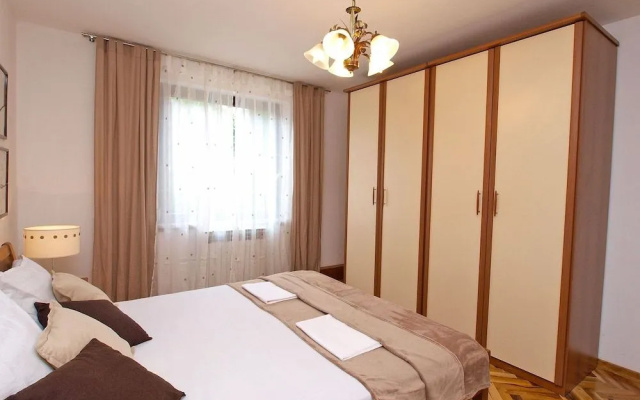 Apartment 772