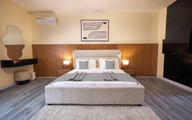 The Carrington Suites