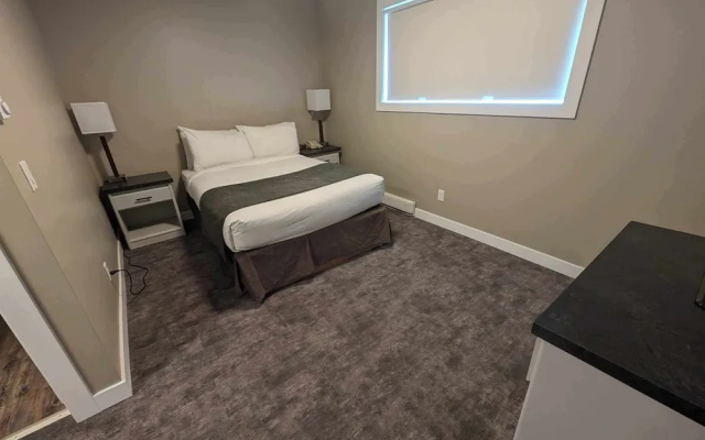 Creston Hotel & Suites