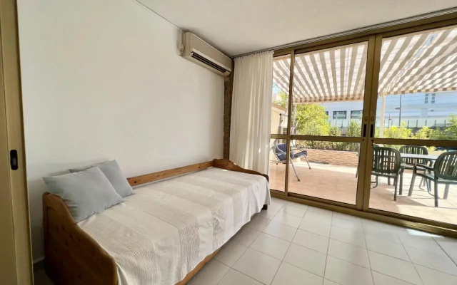 Two-Bedroom Apartment with pool, terrace in Alicante