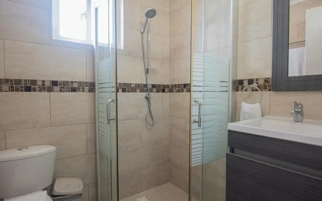 Beautiful Comfy Mins to Palm Eagle Beaches