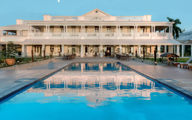 Grand Pacific Hotel бассейн