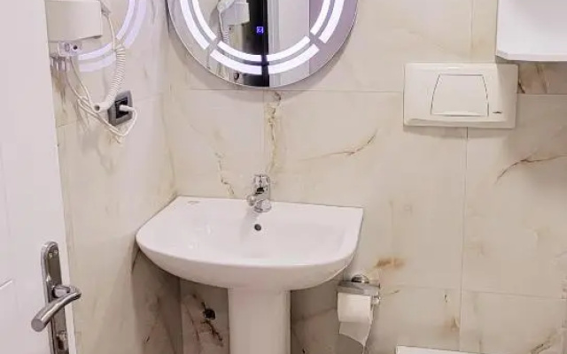 Green Studio Apartment
