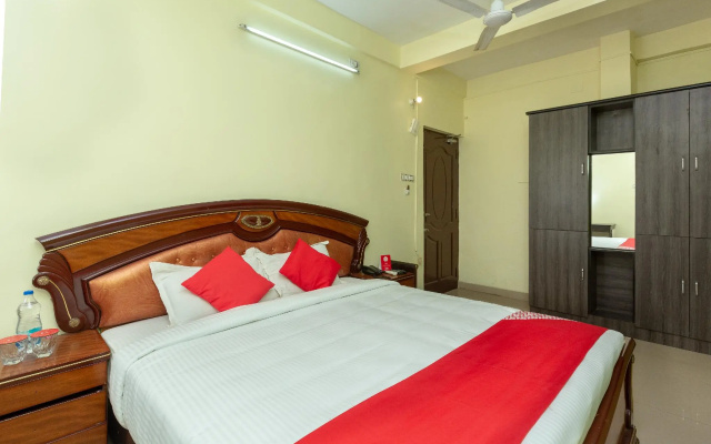 OYO Flagship 22408 Apple Tree Residency