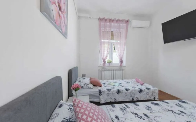 La Guardia apartments