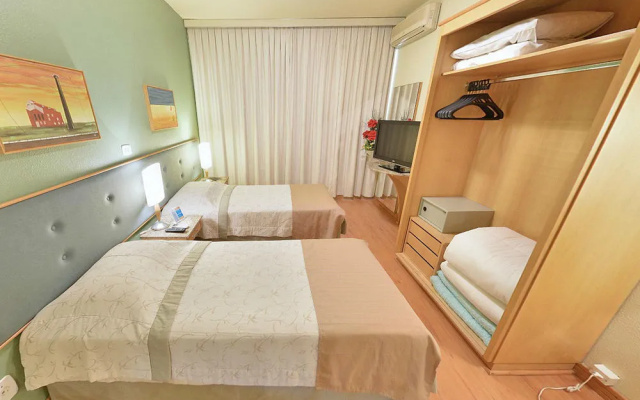 Harbor Regent Suites