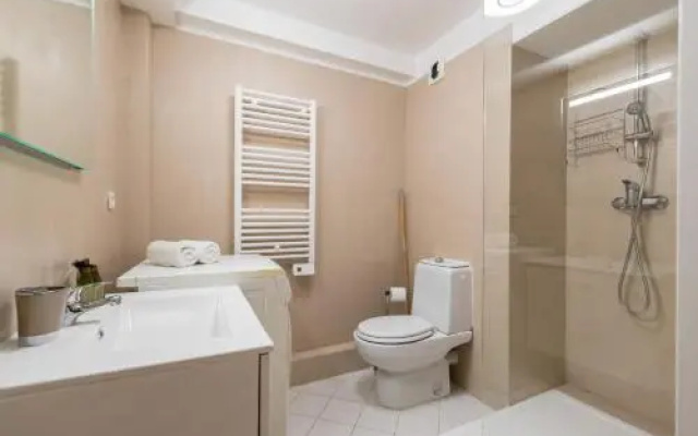 Massena Square - 1 Bdr Duplex With Ac
