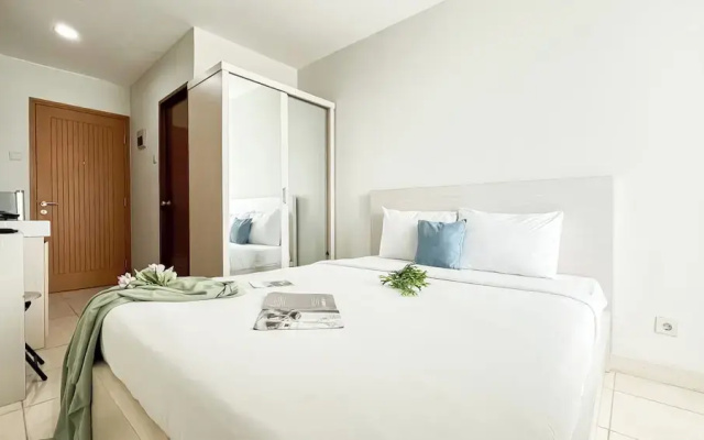 Chic And Sleek Studio At Apartment Cinere Bellevue