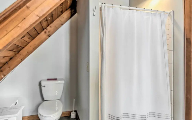 Waitsfield Vacation Rental w/ Private Hot Tub