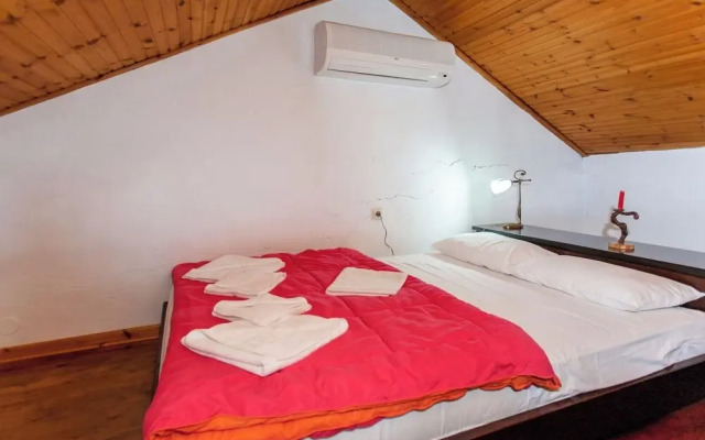 Dream 1 -traditional House With Pool To Share