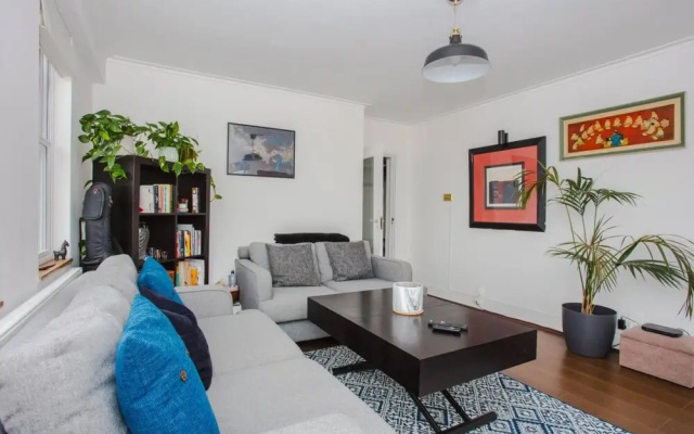 Fantastic Central Apartment With Balcony in Fitzrovia