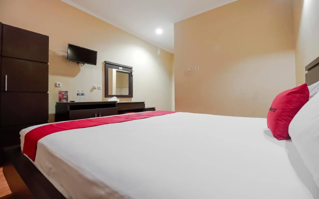 RedDoorz near Pantai Tanjung Pendam