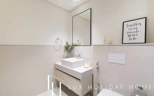 LUX The Marina Vista Beachfront Suite