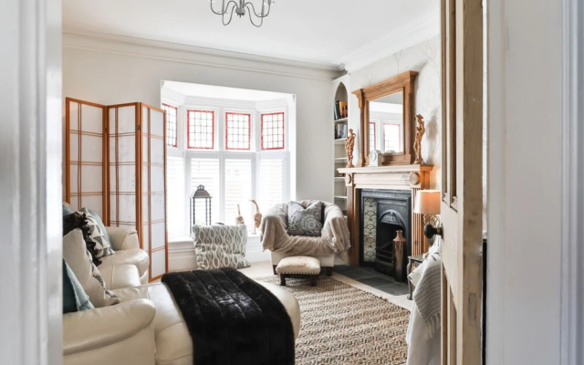 Superb Period Townhouse in Historic Uphill Lincoln
