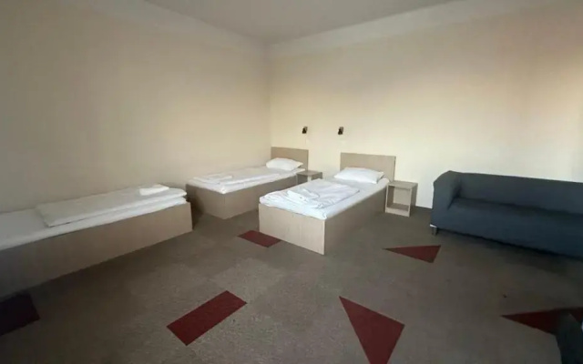 FREE PARKING, FREE BREAKFAST, only 15 minutes to City Center