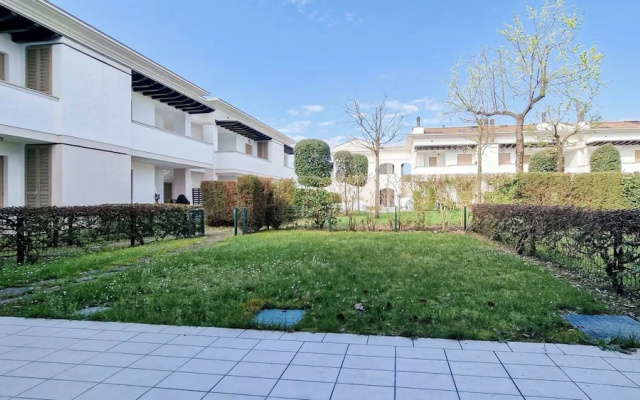 Lovely Apartment With two Fenced Garden