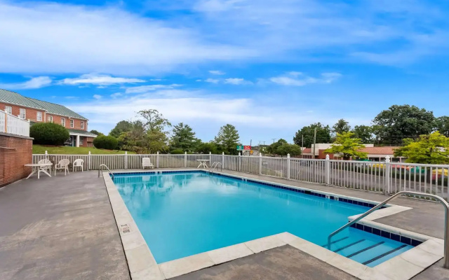 Econo Lodge Waynesboro - Skyline Drive