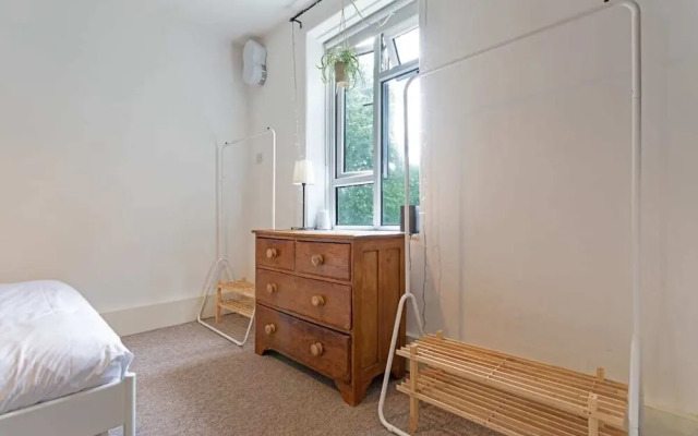 Spacious 1bed Flat W/balcony Zone 2, 5mins to Tube
