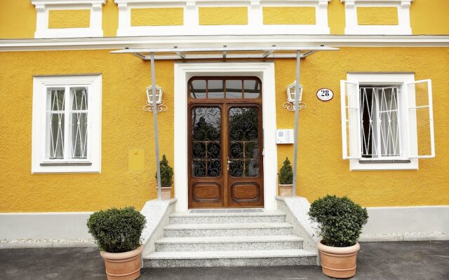 Отель Villa Ceconi Австрия, Зальцбург - 1 отзыв об отеле, цены и фото номеров - забронировать отель Villa Ceconi онлайн вид на фасад