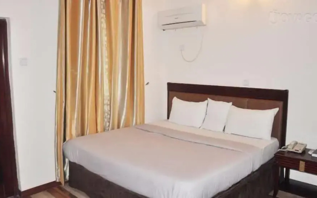 Denami Suites