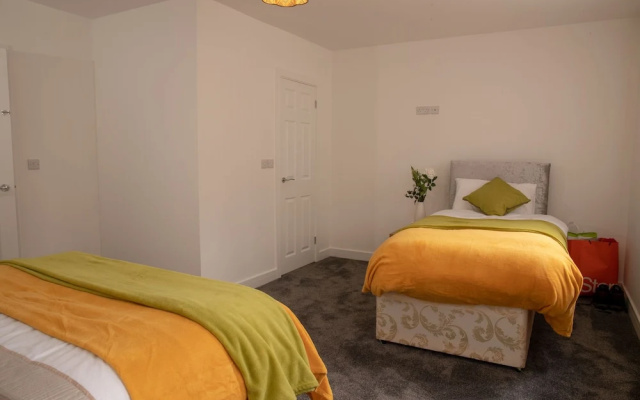 Fantastic Bradford Townhouse 6 bedrooms