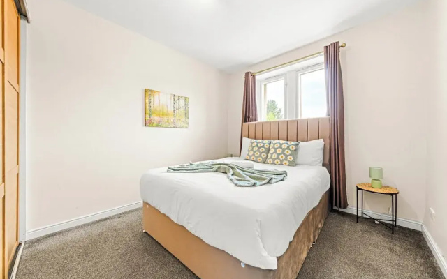 Warm Cosy Family Home With Free Parking