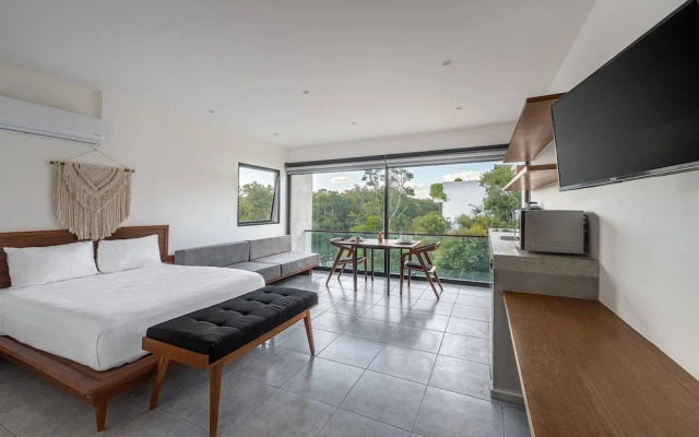 Unbeatable Located Spacious Loft With Amazing Roof