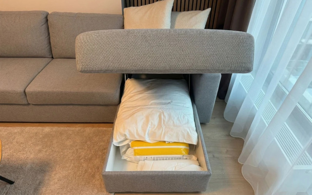 8-Min to Airport 1BR & 1LR Flat