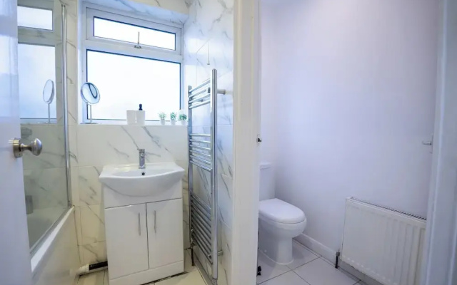 London City Escape - Stylish 2 Bedroom Apartment