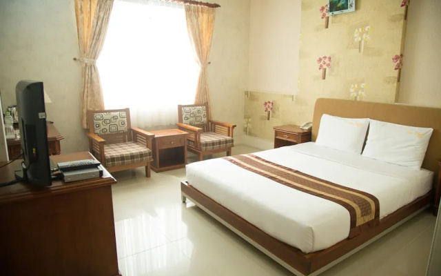 Golden Plus Hotel