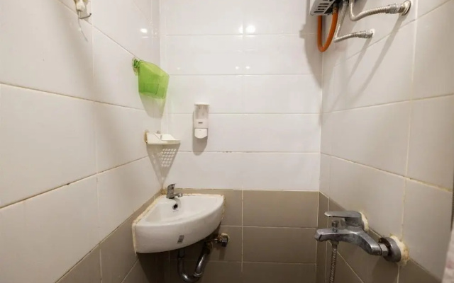 Comfort 2BR with Pool View Green Pramuka City Apartment