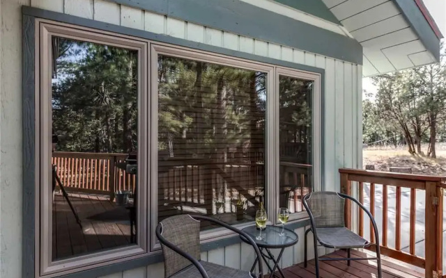Alto Chalet - Three Bedroom Cabin with Hot Tub