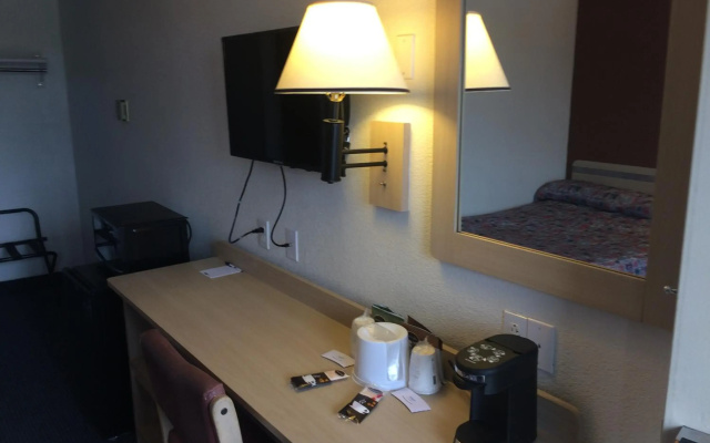 Motel 6 Raton