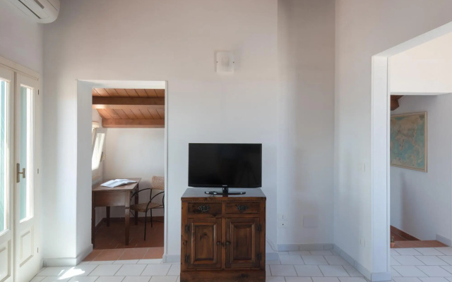 Aretusa Apartment With Terrace by Wonderful Italy