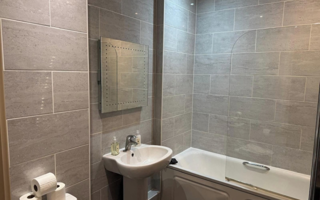 Heathrow Airport - Apt - Stay 3 - Great Location
