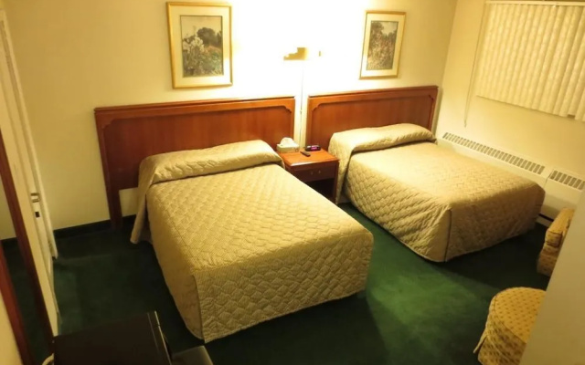 Canadiana Motel