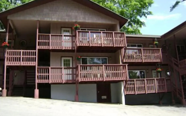 Boulder's Resort
