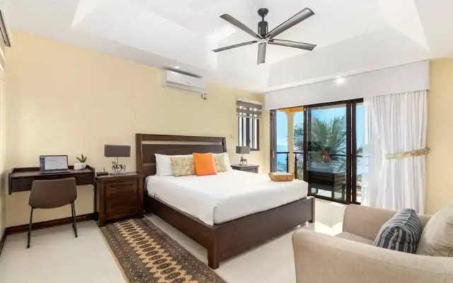Breathtaking Oceanfront Luxe Villa in Tower Isle Jacuzzi Pool Fully Staffed