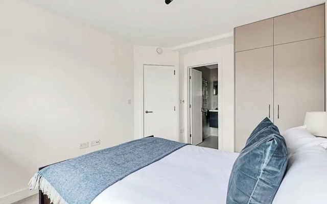 Sunny 2-bed Gem in Chiswick