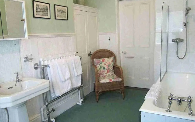 Hollybank House