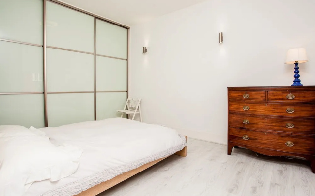 Bright 3 Bedroom Home in Clapham South
