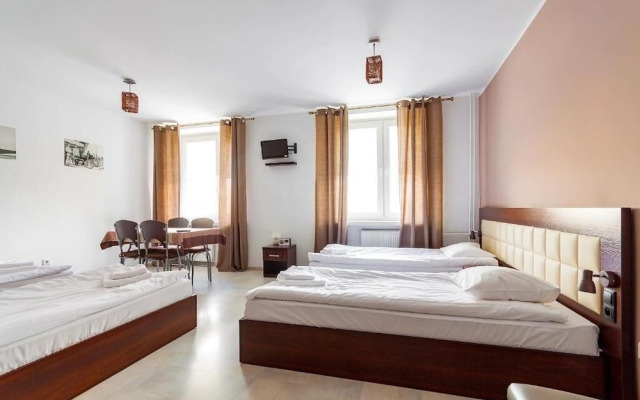 Avion Hotel