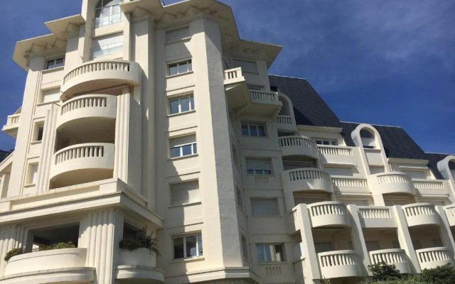 APPARTEMENT PISCINE TERRASSE 1 MIN PLAGE et GOLF