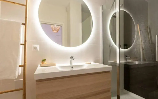 MuMu Luxury Suite Lirio by Valcambre