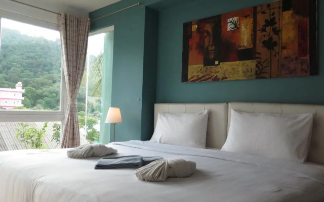 6-19 - 2 Bdr Condo With Balcony and Shared Pool