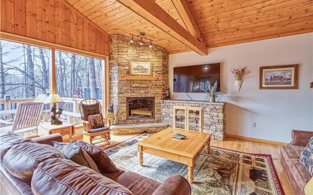 Eagles View 2 - Three Bedroom Cabin