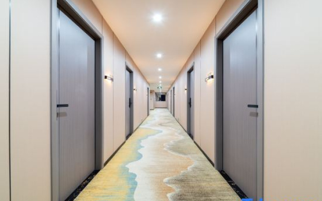 Ziyue Smart Hotel (Shuikou Dongjiang Industrial Park)