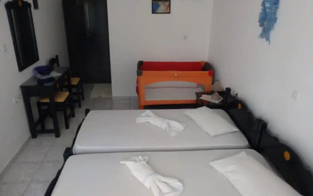 Anna Zisimos Rooms