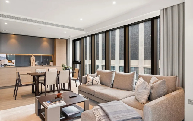 Luxury two Bedroom Apartment in East Londons Docklands